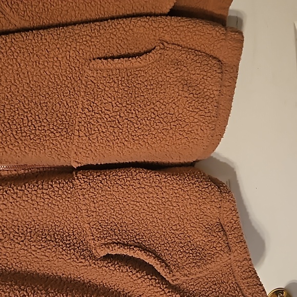 Old Navy Sherpa zip up jacket - Picture 3 of 4